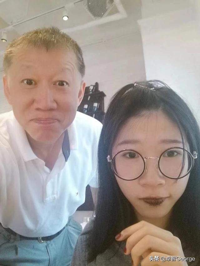 青春期撞上更年期免费观看(青春期撞上更年期第一部免费观看全集)